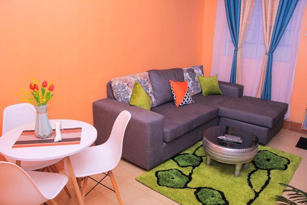 נאיוואשה Cozy Homes 1 Bedroom House With Wi-Fi King Size Bed. Free Parking מראה חיצוני תמונה